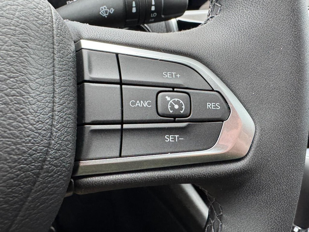 Jeep Compass Vehicle Full-screen Gallery Image 11