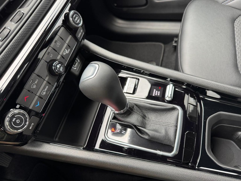 Jeep Compass Vehicle Full-screen Gallery Image 12