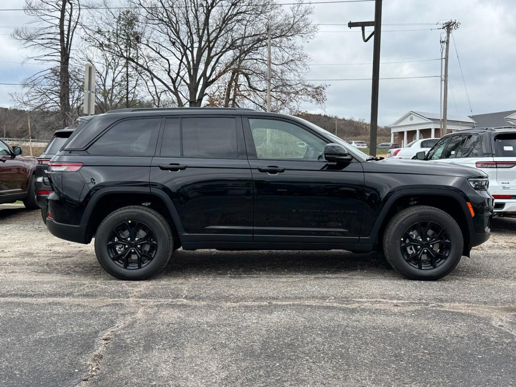 Jeep Grand Cherokee Vehicle Full-screen Gallery Image 02