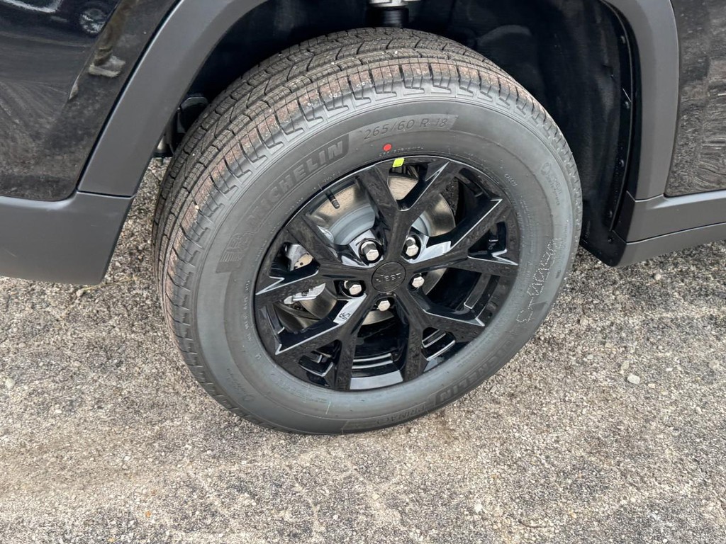 Jeep Grand Cherokee Vehicle Full-screen Gallery Image 04