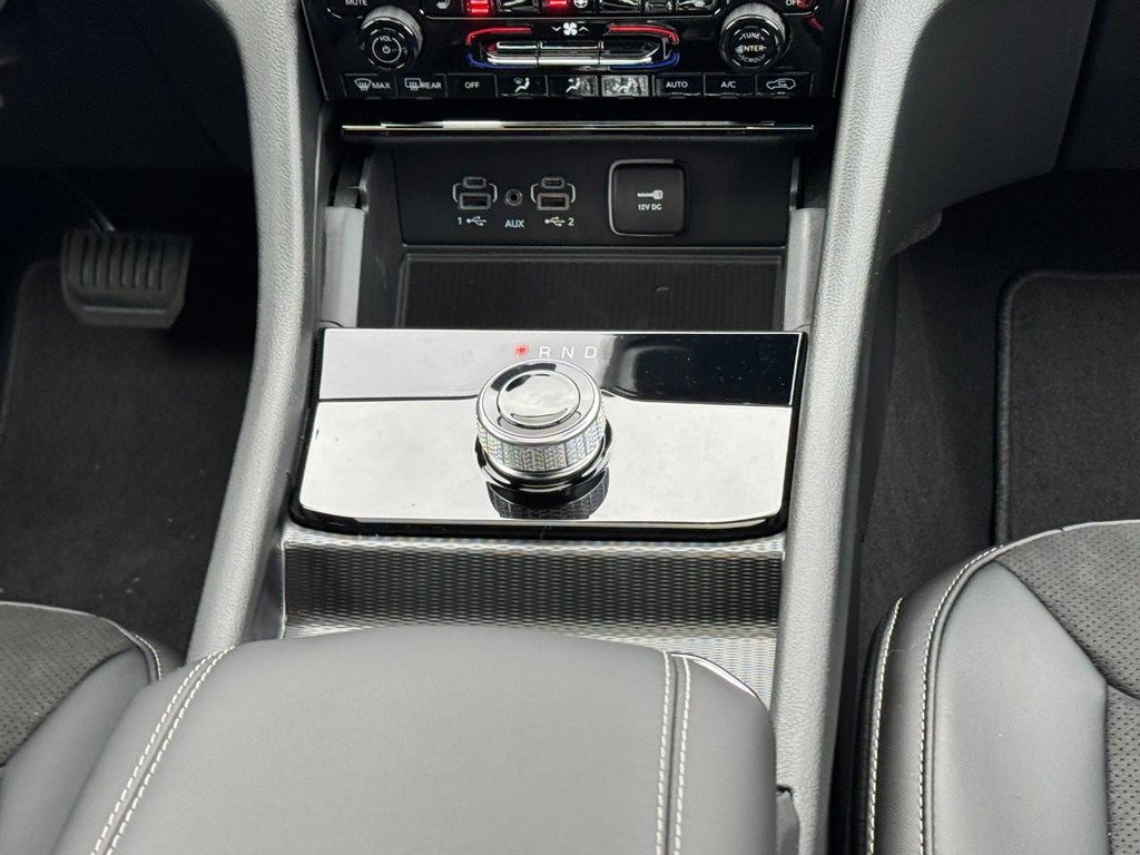 Jeep Grand Cherokee Vehicle Full-screen Gallery Image 09