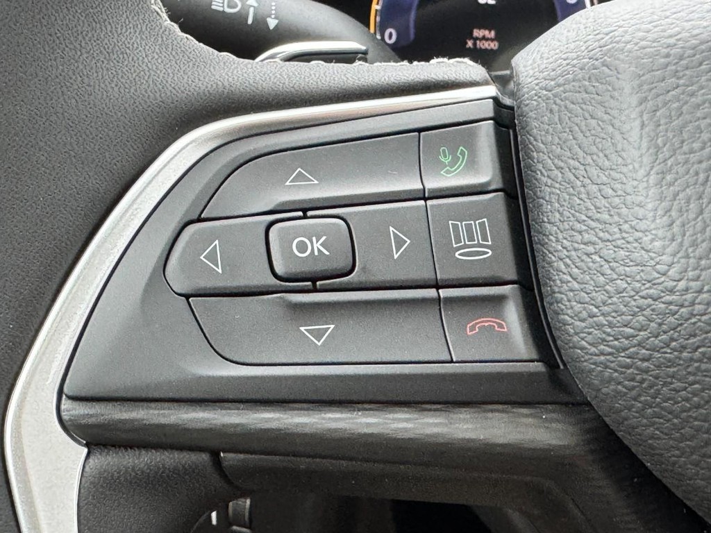 Jeep Grand Cherokee Vehicle Full-screen Gallery Image 10