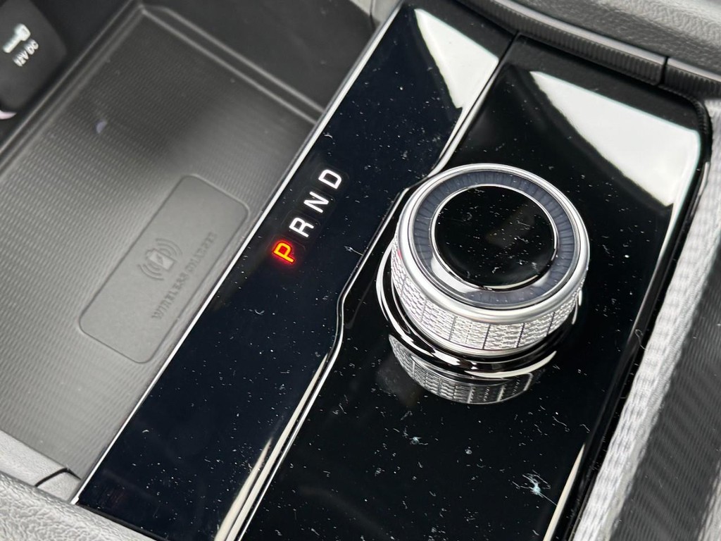 Jeep Grand Cherokee Vehicle Full-screen Gallery Image 12