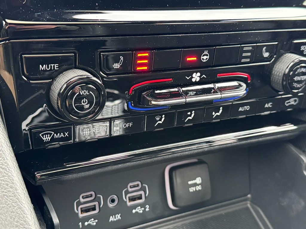 Jeep Grand Cherokee Vehicle Full-screen Gallery Image 13