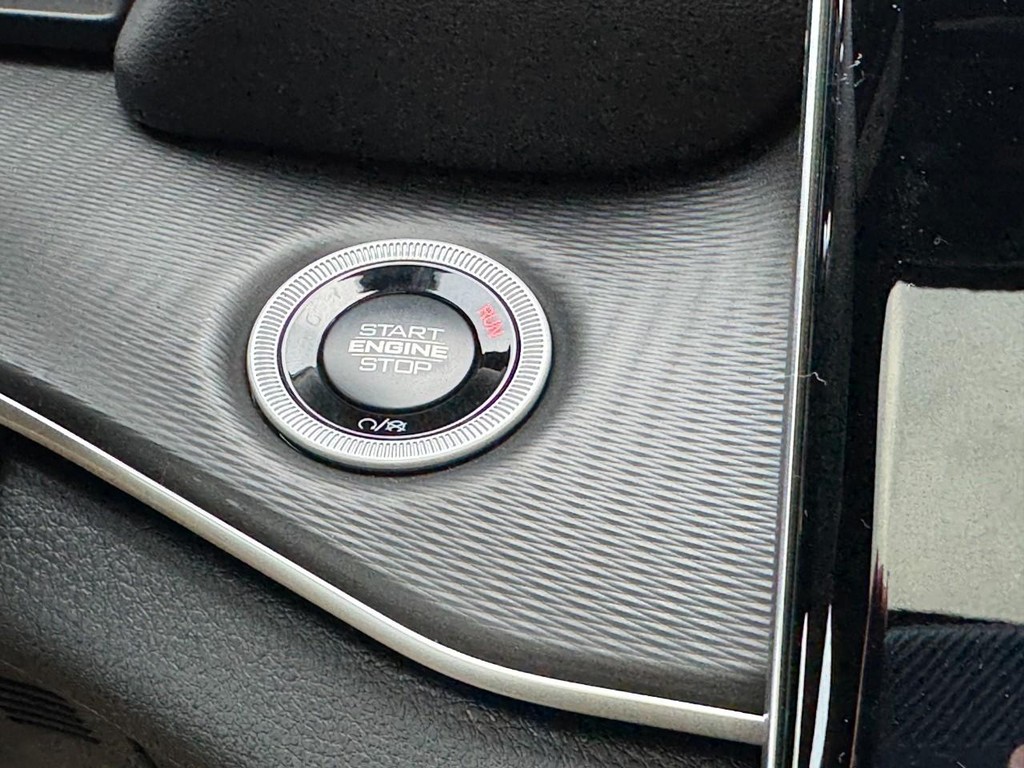 Jeep Grand Cherokee Vehicle Full-screen Gallery Image 14