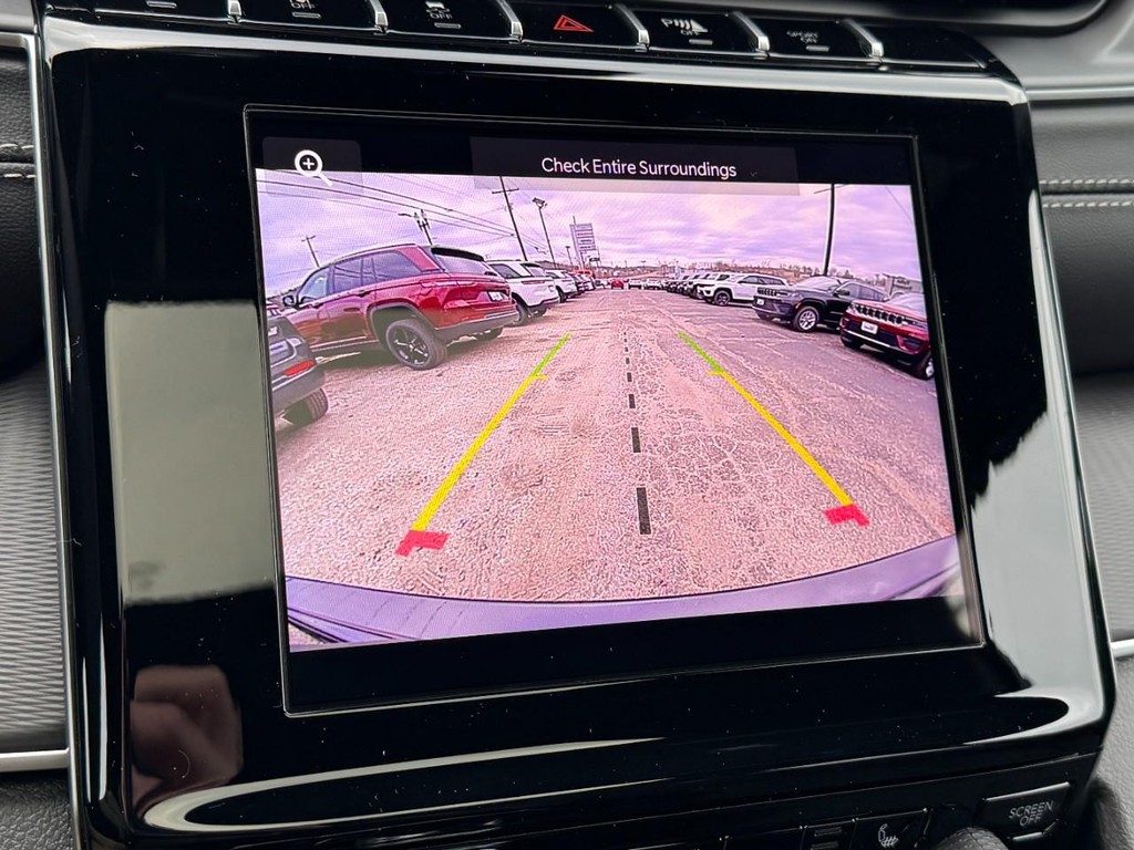 Jeep Grand Cherokee Vehicle Full-screen Gallery Image 15