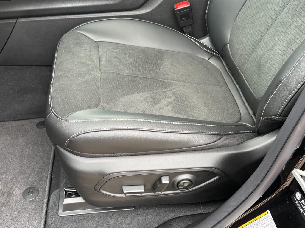 Jeep Grand Cherokee Vehicle Full-screen Gallery Image 16