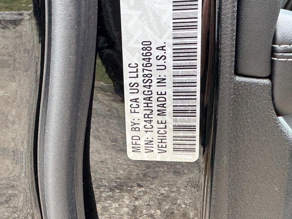 Jeep Grand Cherokee Vehicle Full-screen Gallery Image 17