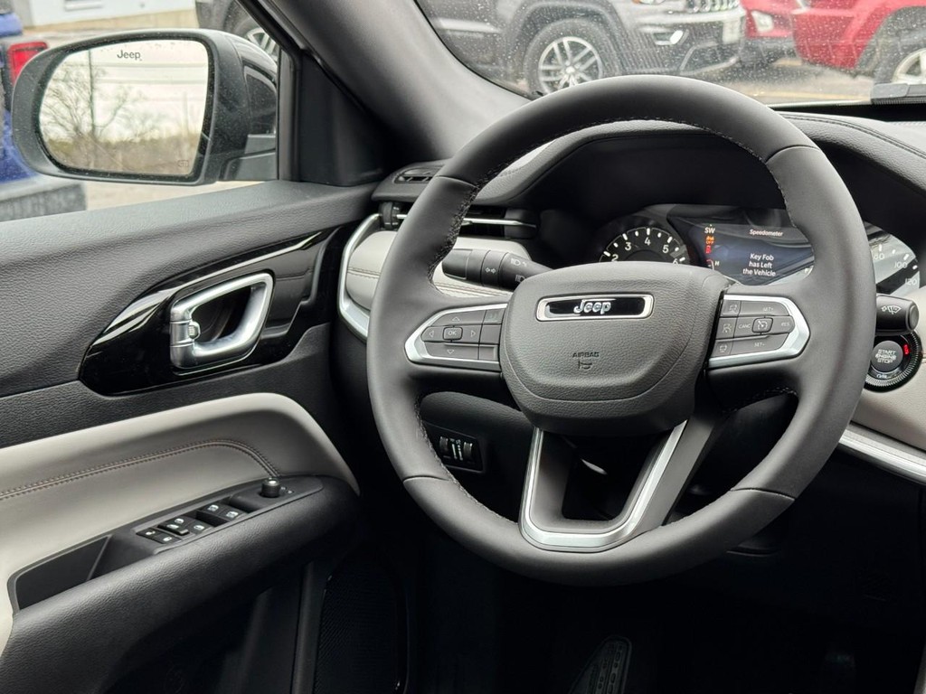 Jeep Compass Vehicle Full-screen Gallery Image 07