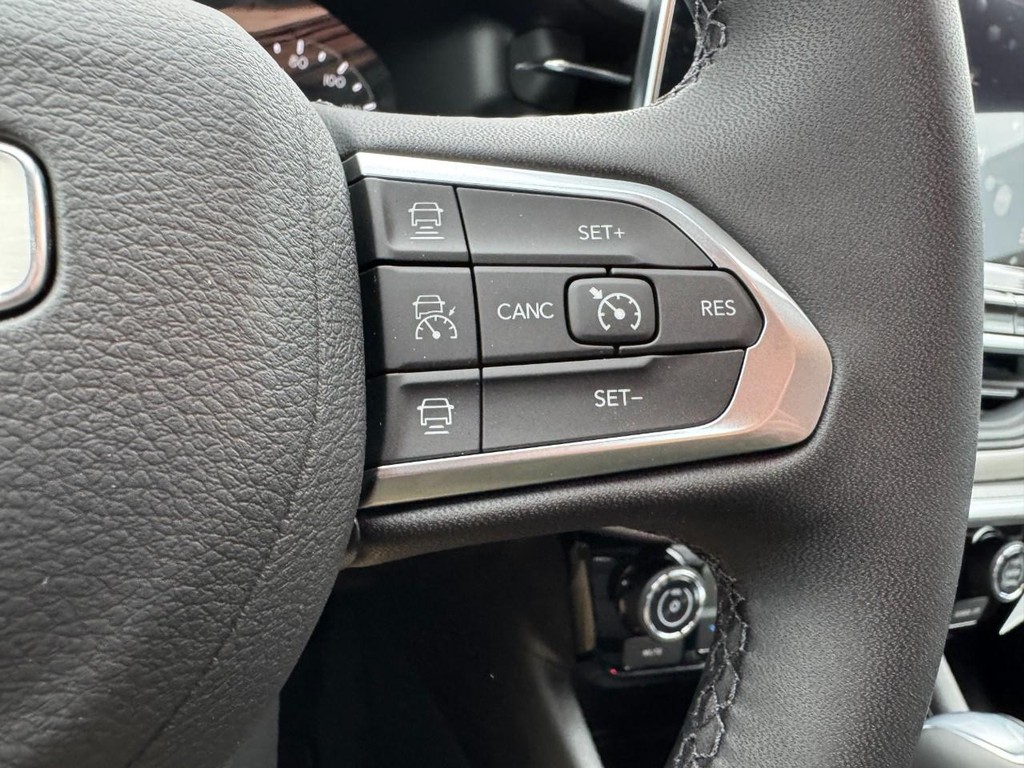 Jeep Compass Vehicle Full-screen Gallery Image 11