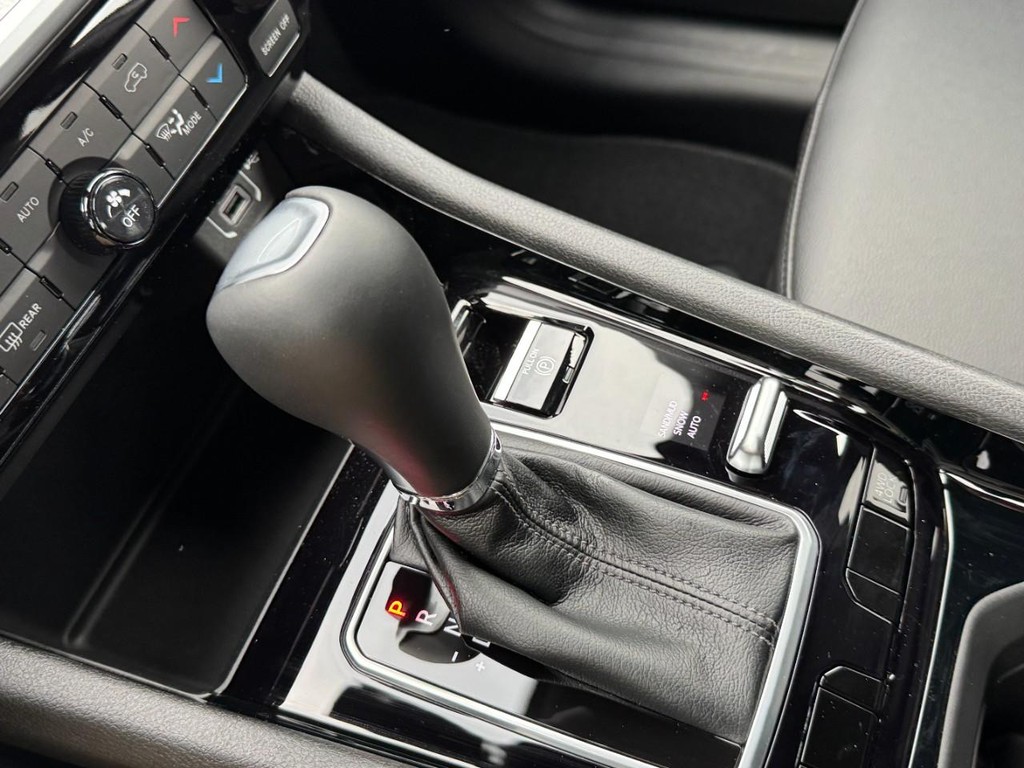 Jeep Compass Vehicle Full-screen Gallery Image 12