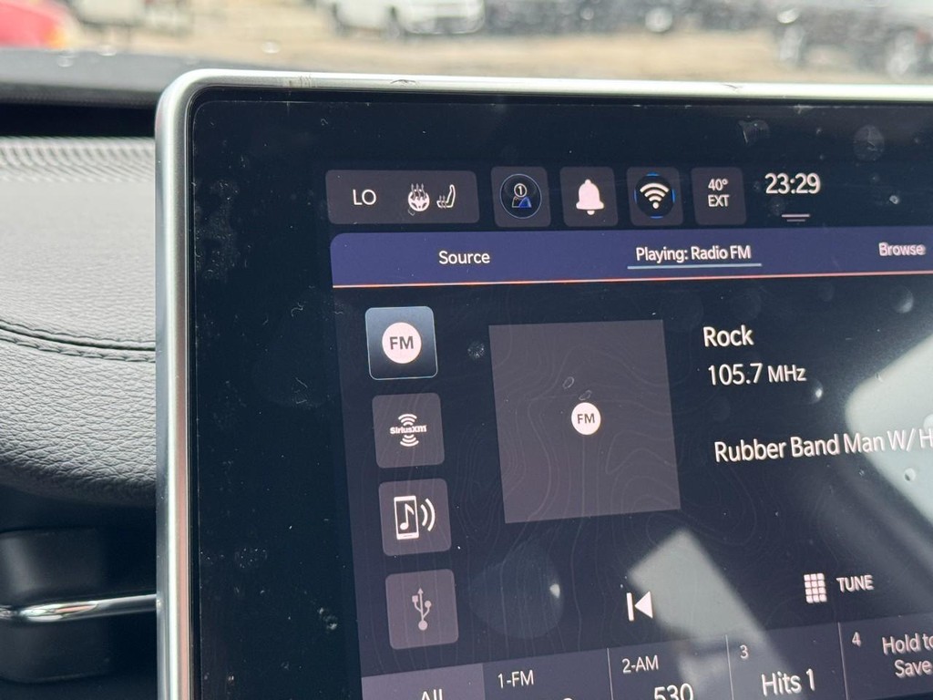 Jeep Compass Vehicle Full-screen Gallery Image 13