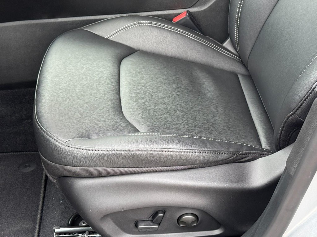 Jeep Compass Vehicle Full-screen Gallery Image 15