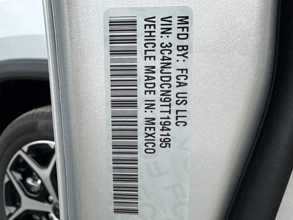 Jeep Compass Vehicle Full-screen Gallery Image 16