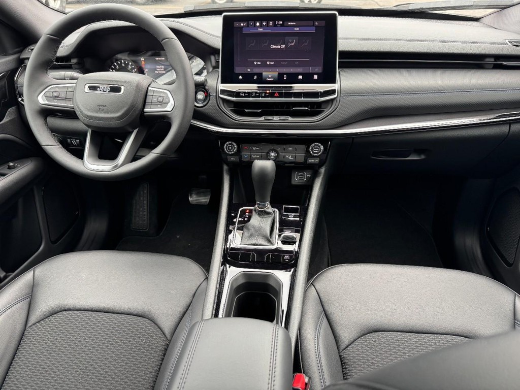 Jeep Compass Vehicle Full-screen Gallery Image 06