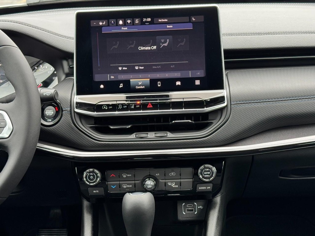 Jeep Compass Vehicle Full-screen Gallery Image 08