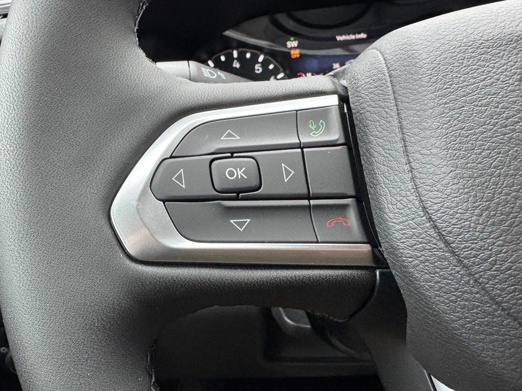 Jeep Compass Vehicle Full-screen Gallery Image 10