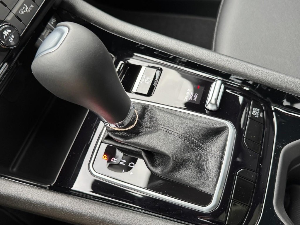 Jeep Compass Vehicle Full-screen Gallery Image 12