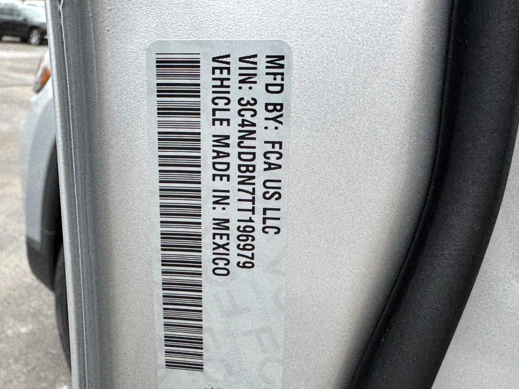 Jeep Compass Vehicle Full-screen Gallery Image 16