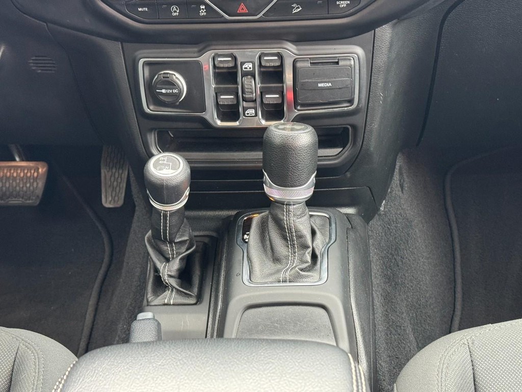 Jeep Wrangler Unlimited Vehicle Full-screen Gallery Image 14