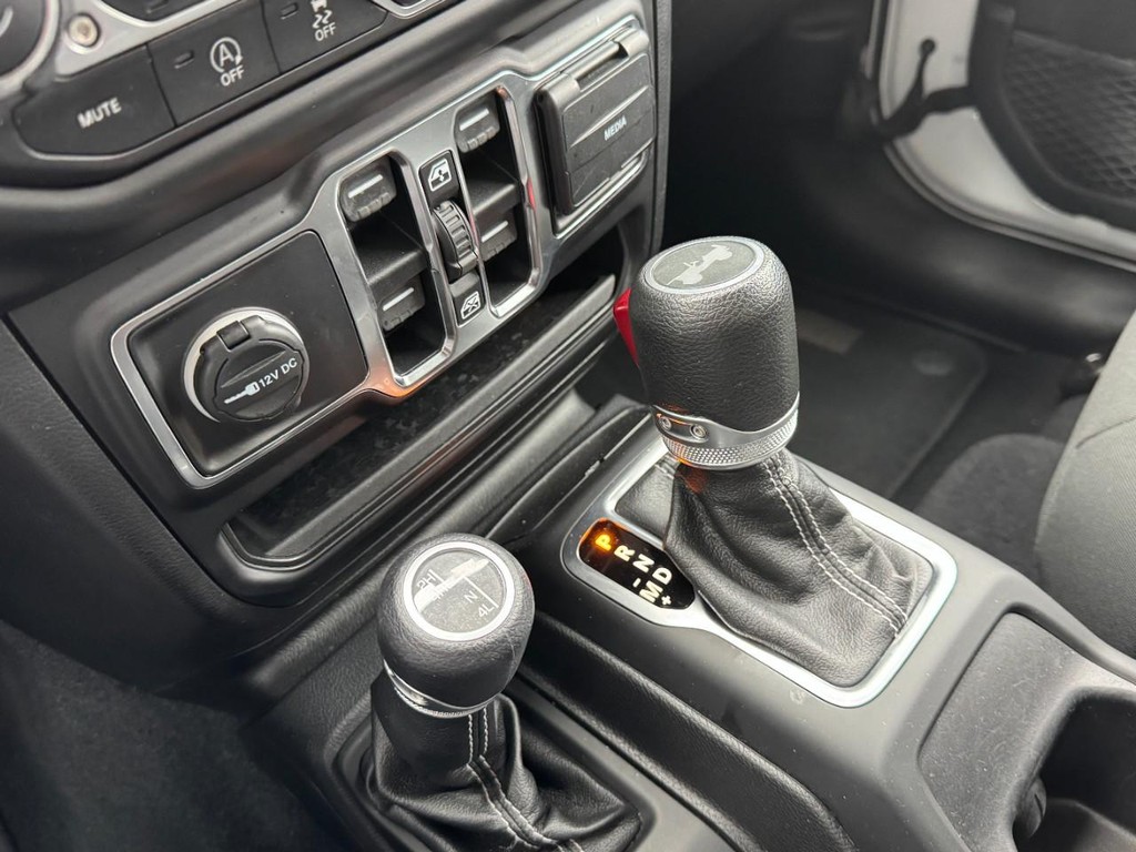 Jeep Wrangler Unlimited Vehicle Full-screen Gallery Image 19