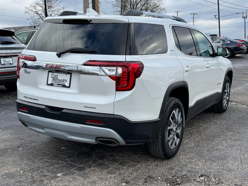 GMC Acadia Vehicle Full-screen Gallery Image 03