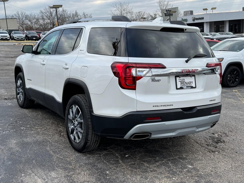 GMC Acadia Vehicle Full-screen Gallery Image 04