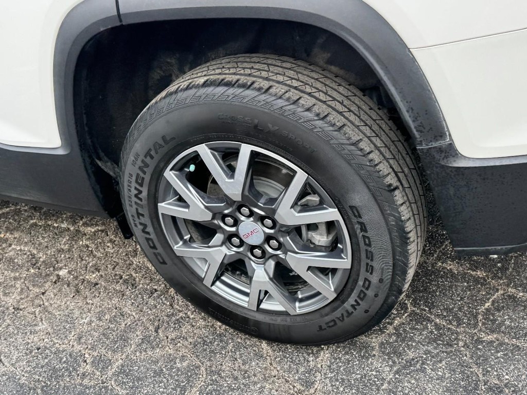 GMC Acadia Vehicle Full-screen Gallery Image 05