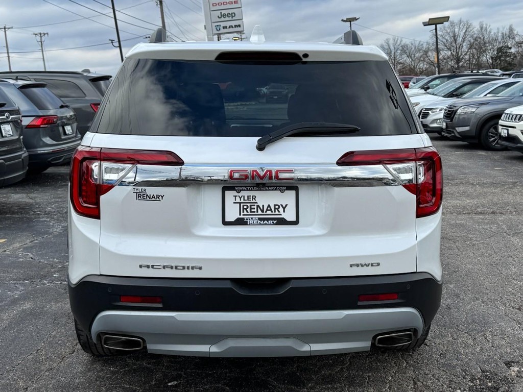 GMC Acadia Vehicle Full-screen Gallery Image 08