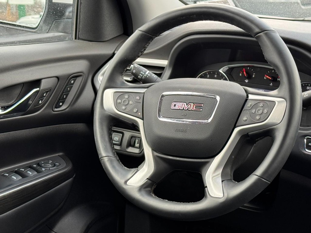 GMC Acadia Vehicle Full-screen Gallery Image 12