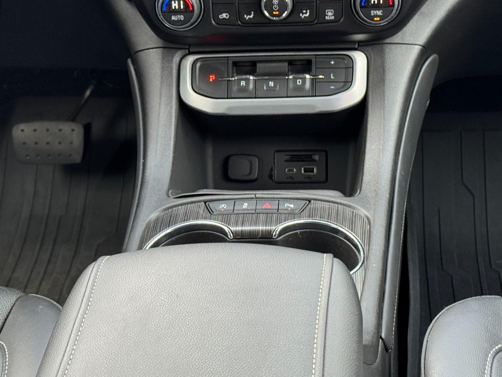 GMC Acadia Vehicle Full-screen Gallery Image 14