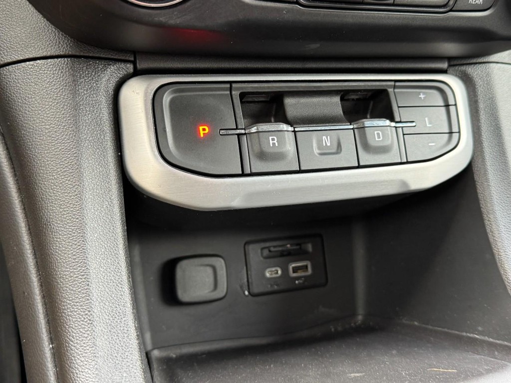 GMC Acadia Vehicle Full-screen Gallery Image 21