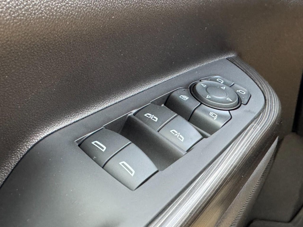 GMC Acadia Vehicle Full-screen Gallery Image 24