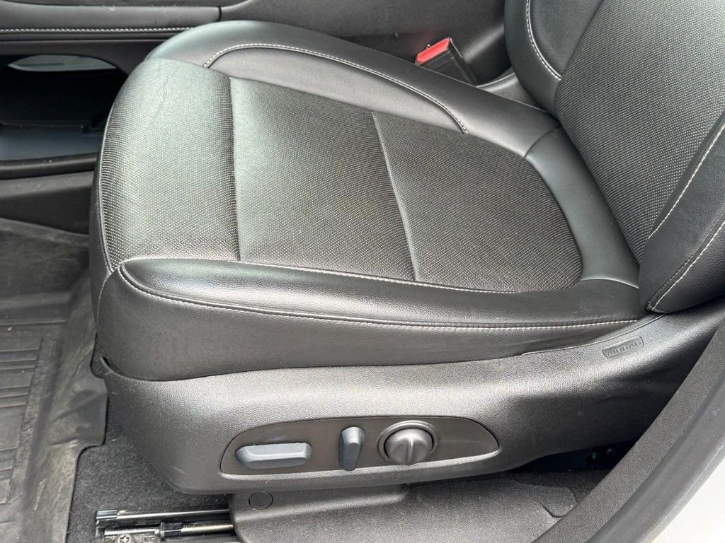 GMC Acadia Vehicle Full-screen Gallery Image 25