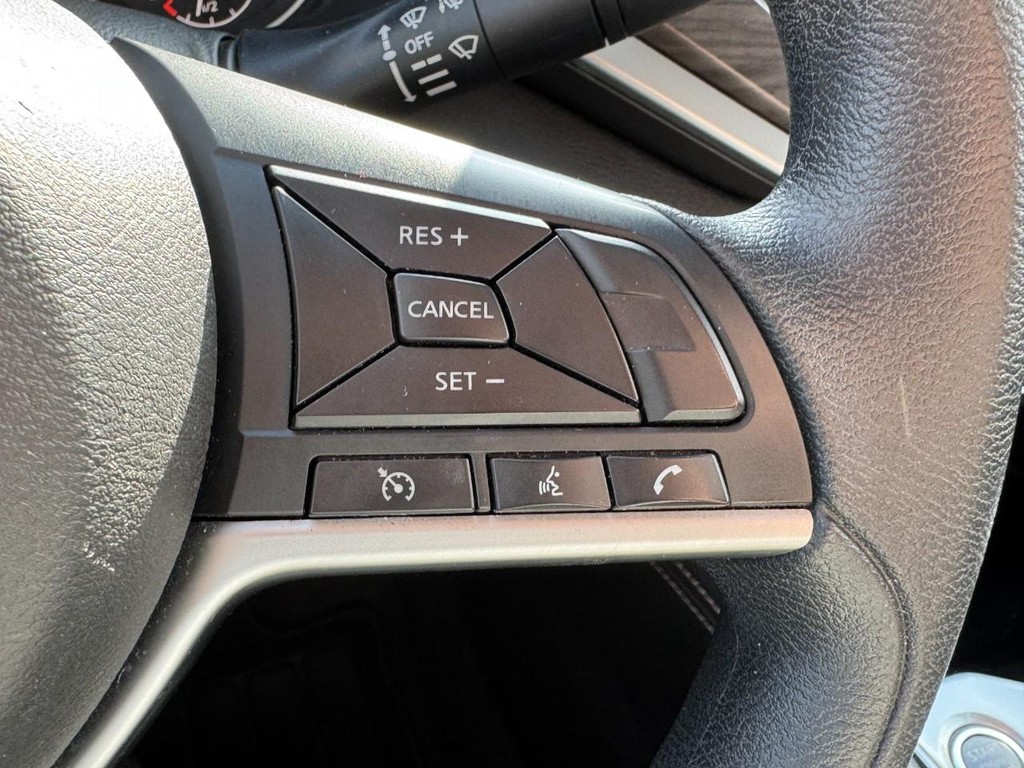 Nissan Altima Vehicle Full-screen Gallery Image 17