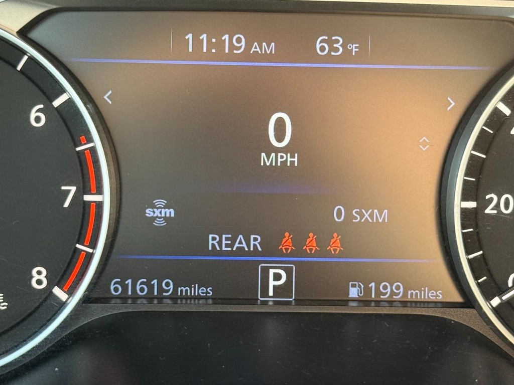 Nissan Altima Vehicle Full-screen Gallery Image 18