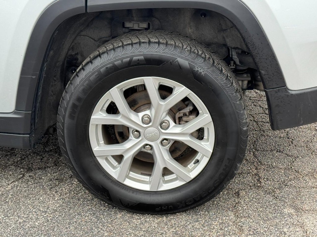 Jeep Grand Cherokee Vehicle Full-screen Gallery Image 05