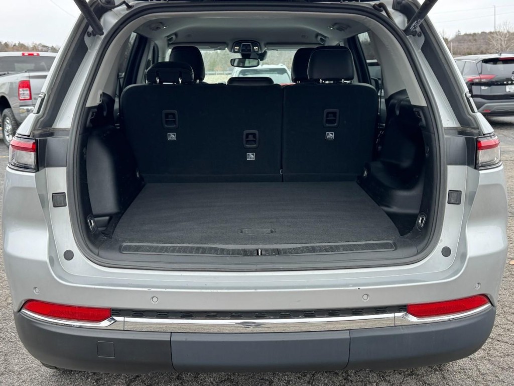 Jeep Grand Cherokee Vehicle Full-screen Gallery Image 09