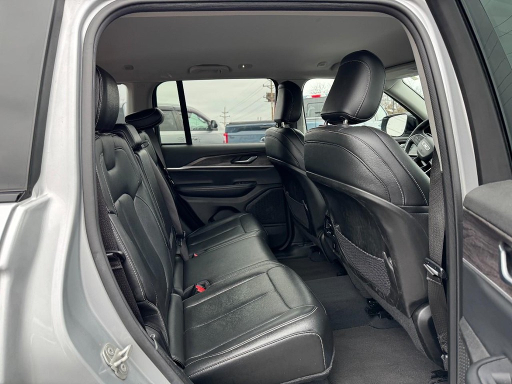 Jeep Grand Cherokee Vehicle Full-screen Gallery Image 10