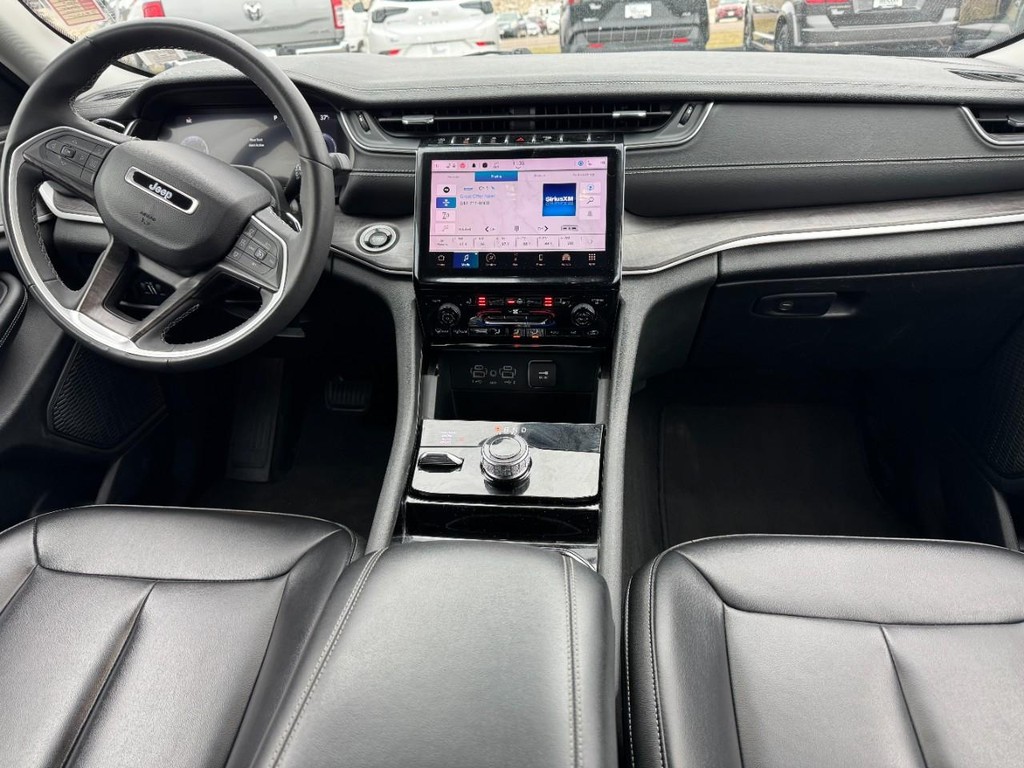 Jeep Grand Cherokee Vehicle Full-screen Gallery Image 11