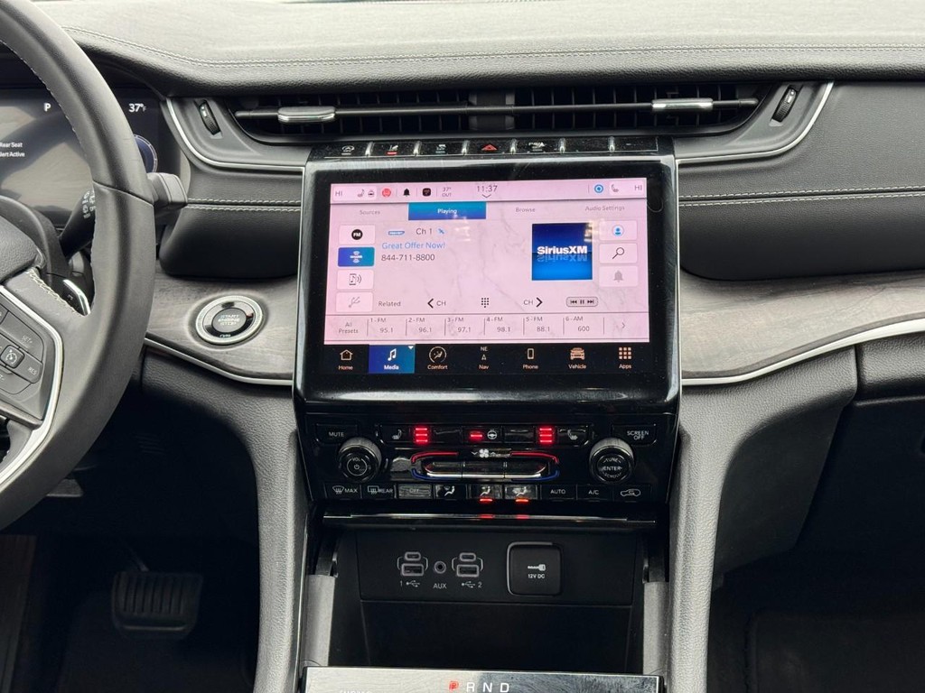 Jeep Grand Cherokee Vehicle Full-screen Gallery Image 13