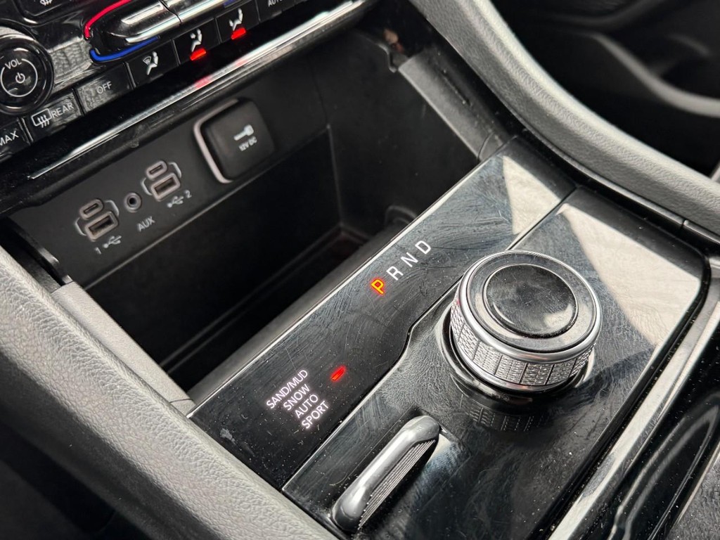 Jeep Grand Cherokee Vehicle Full-screen Gallery Image 20