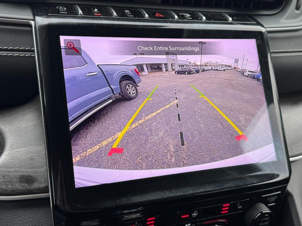 Jeep Grand Cherokee Vehicle Full-screen Gallery Image 23