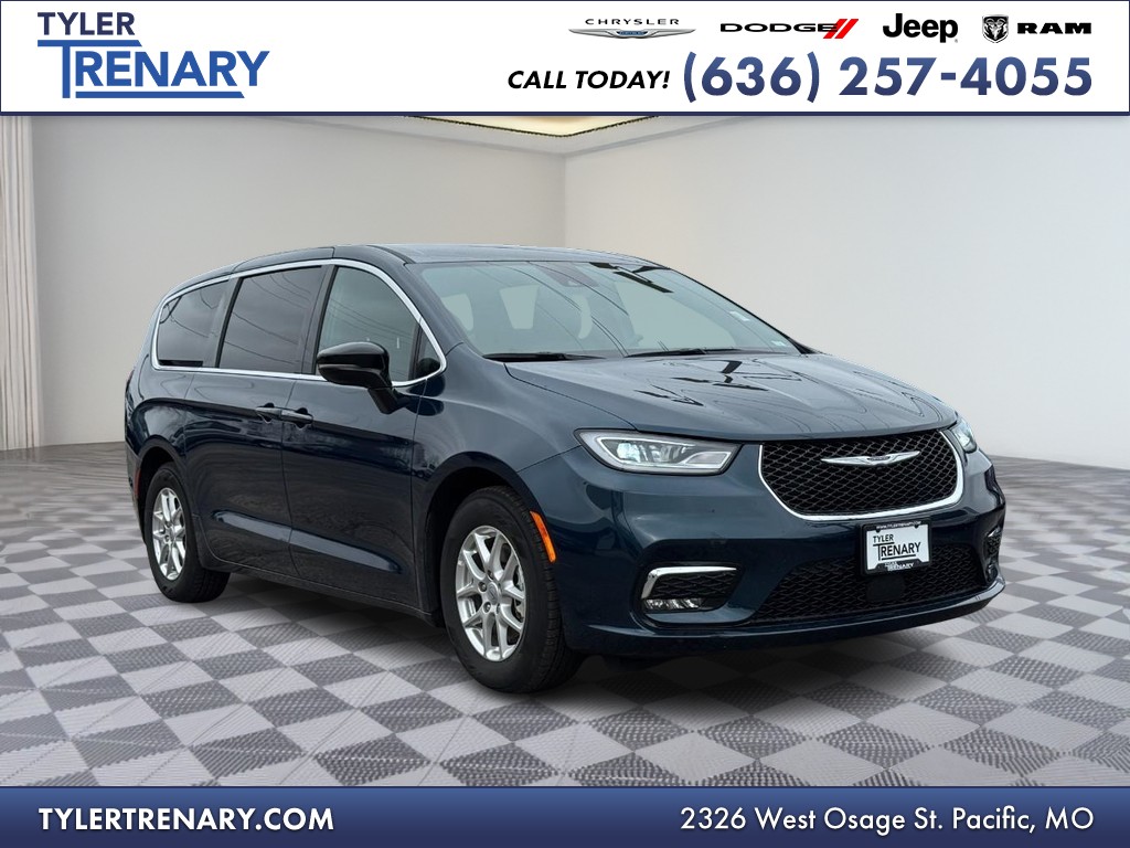 Chrysler Pacifica Vehicle Full-screen Gallery Image 01