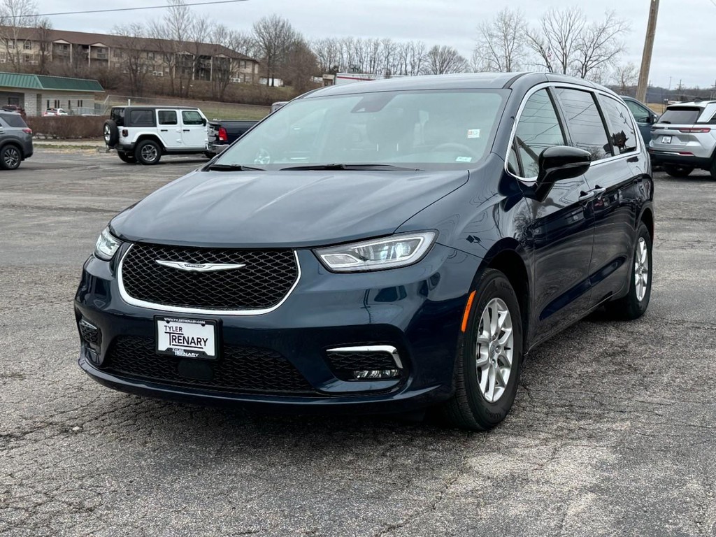 Chrysler Pacifica Vehicle Full-screen Gallery Image 06