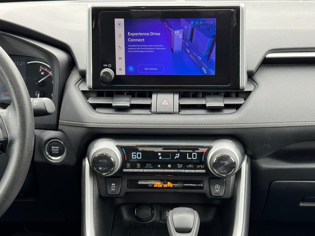 Toyota RAV4 Vehicle Full-screen Gallery Image 13