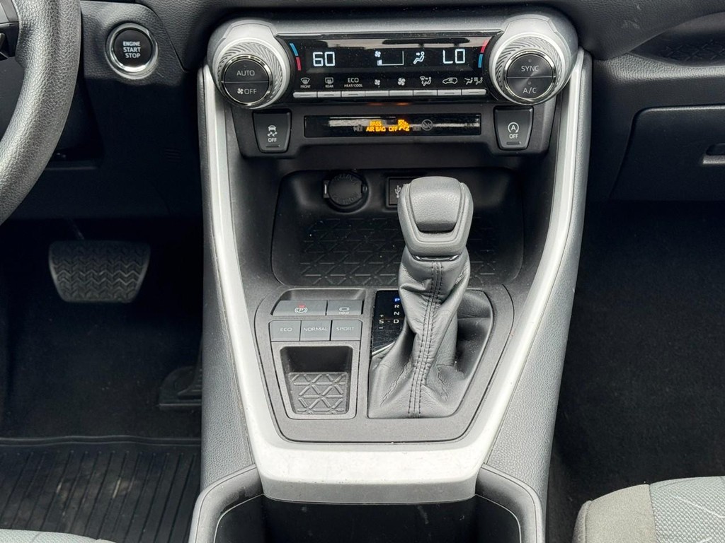 Toyota RAV4 Vehicle Full-screen Gallery Image 14