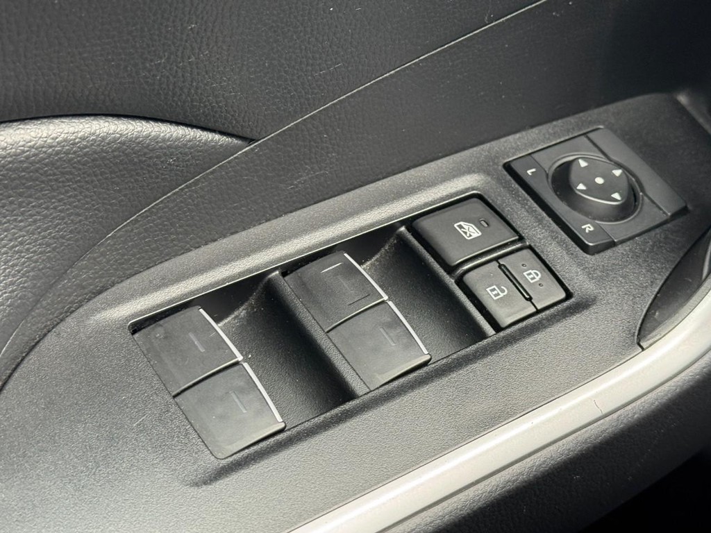 Toyota RAV4 Vehicle Full-screen Gallery Image 21