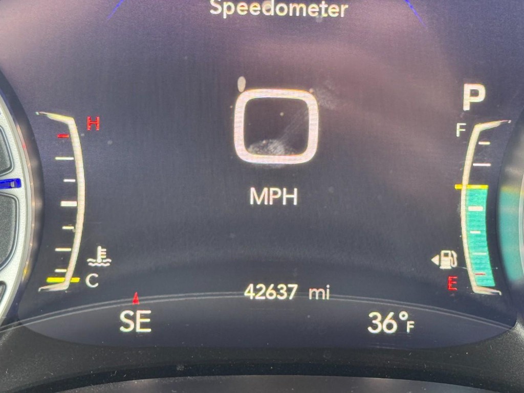 Chrysler Pacifica Vehicle Full-screen Gallery Image 20