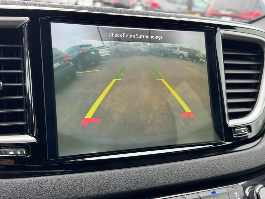 Chrysler Pacifica Vehicle Full-screen Gallery Image 23